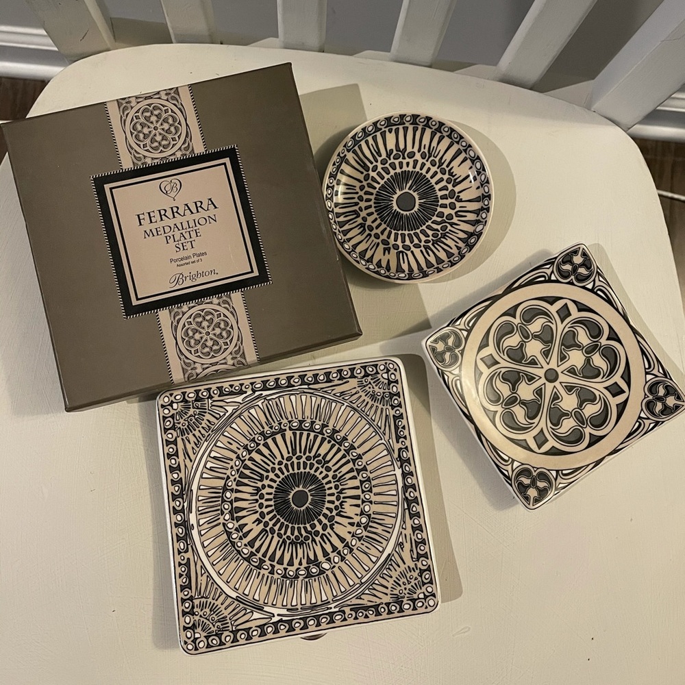 Brighton Ferrara Porcelain Plate Set